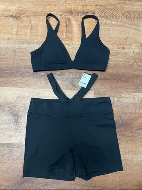 Seamless Black V-Neck Sports Bralette & High-Waist Shorts Set